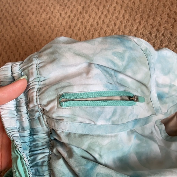 Tracker V Lululemon Shorts!!! Size 8! - Picture 7 of 9